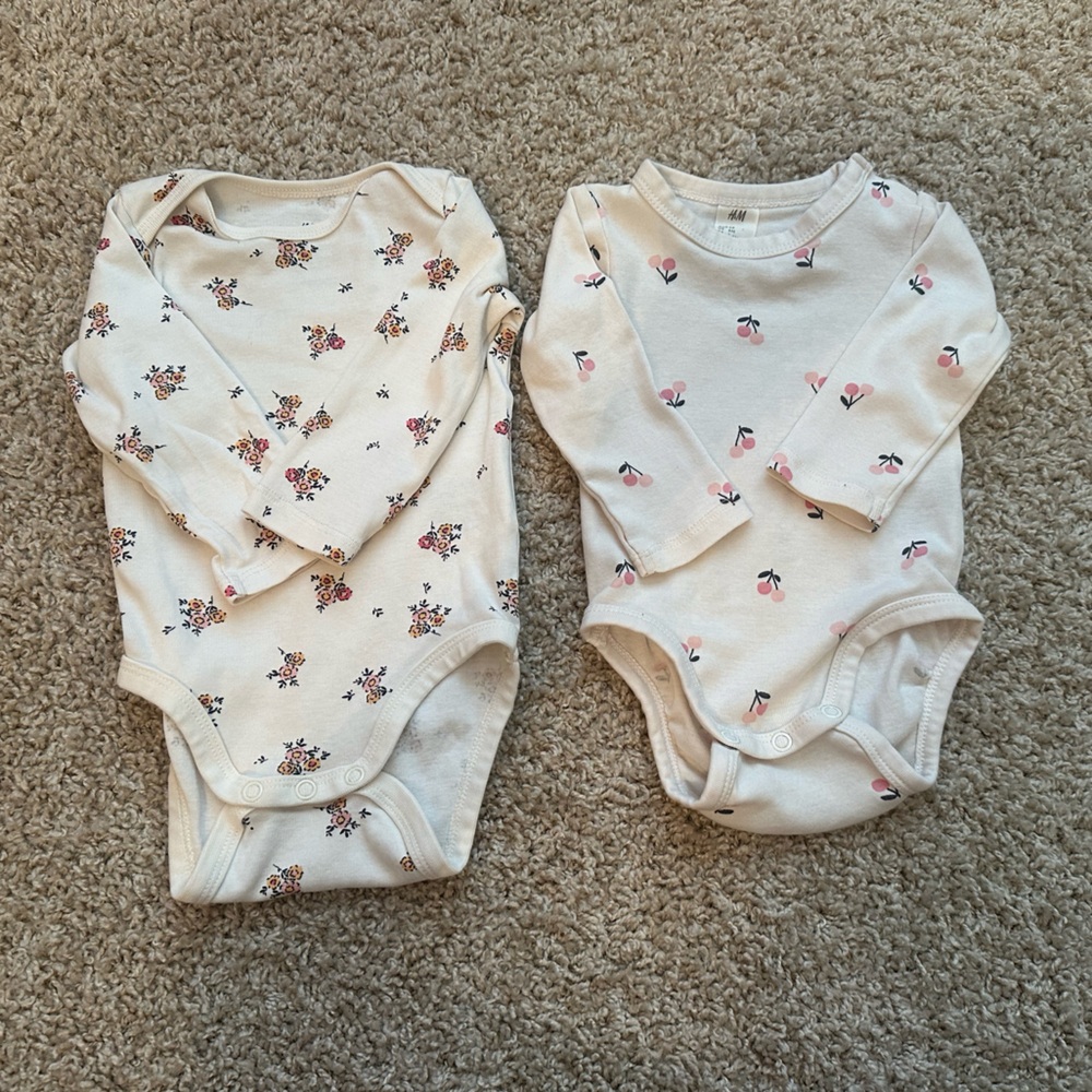 2 baby Long sleeves onesies